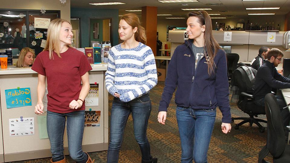 Students hanging out in the Center for Student Involvement